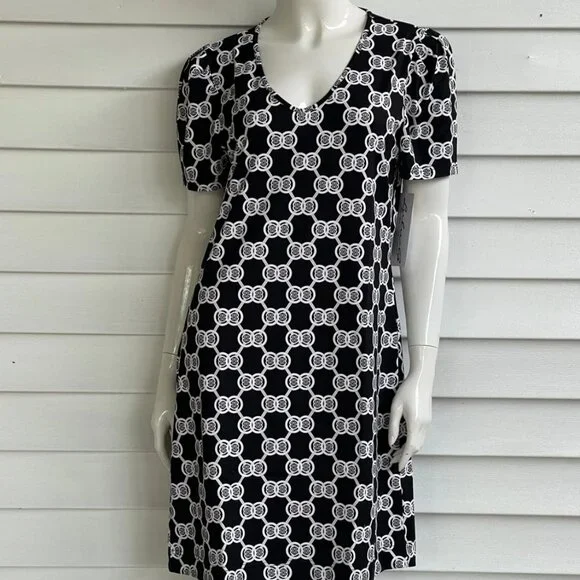 Lulu-B | Dresses | Lulub Ladies Black White Medallion Print Puffed Short  Sleeve Vneck Dress | Poshmark